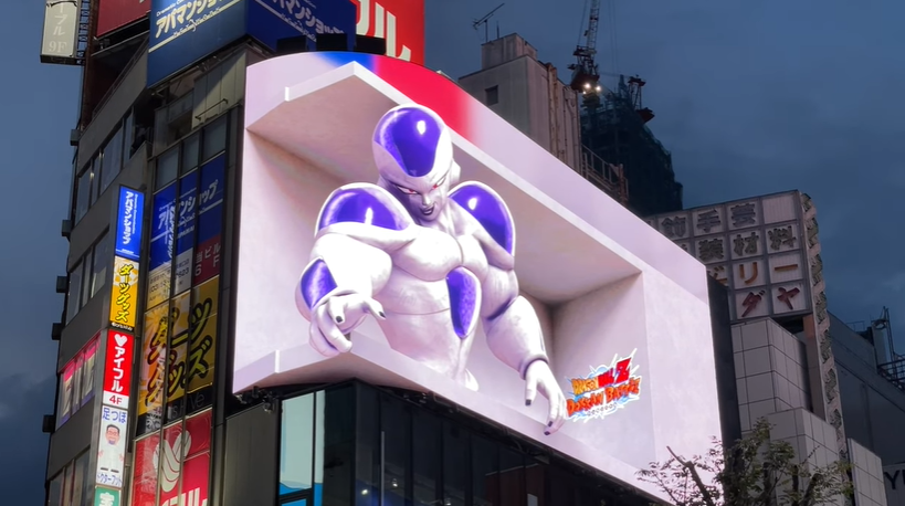 Mira a Freezer en una pantalla 3D gigante promocionando Dragon Ball Z: Dokkan Battle