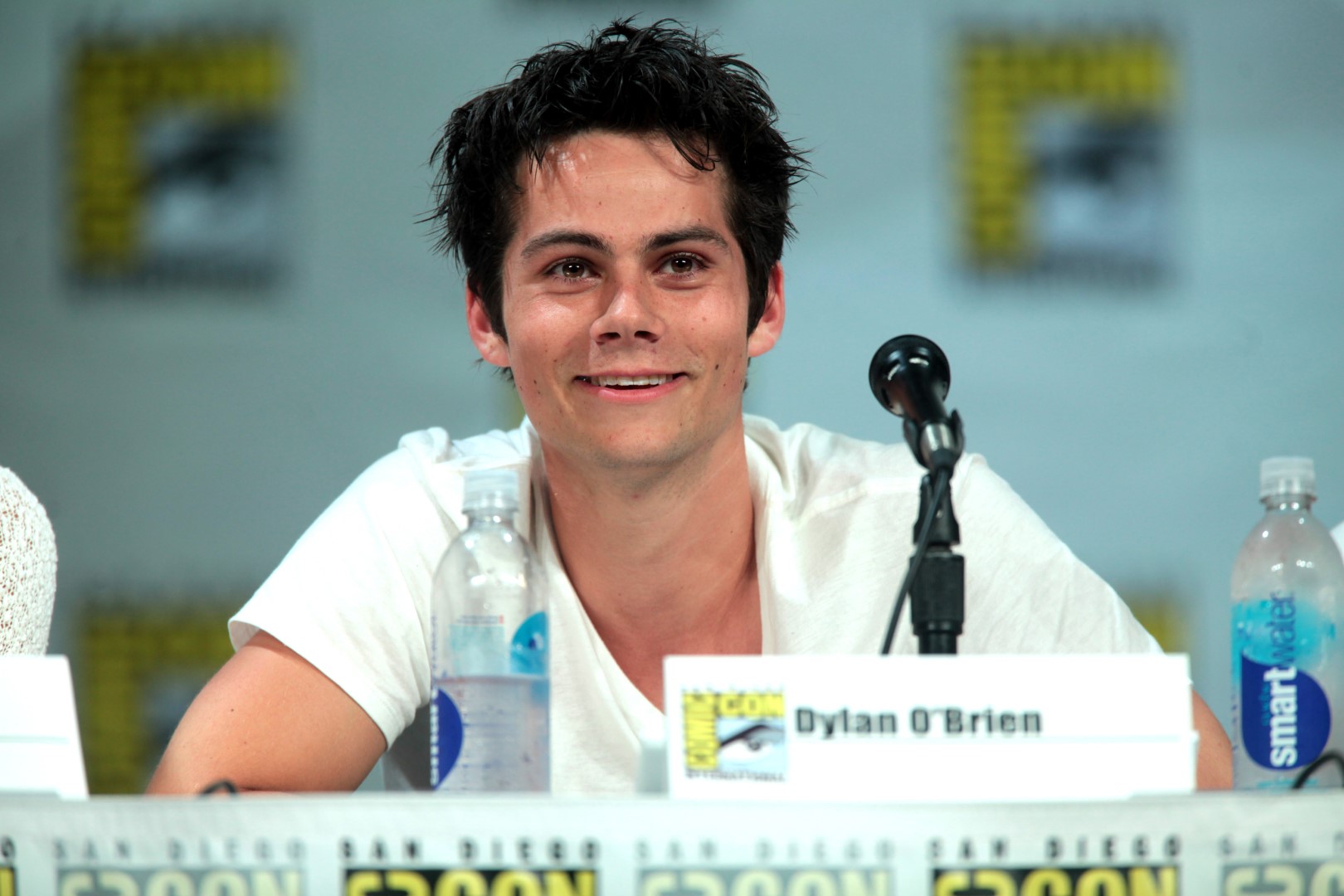 Rumor: Dylan O’Brien será Robin en la película Batgirl