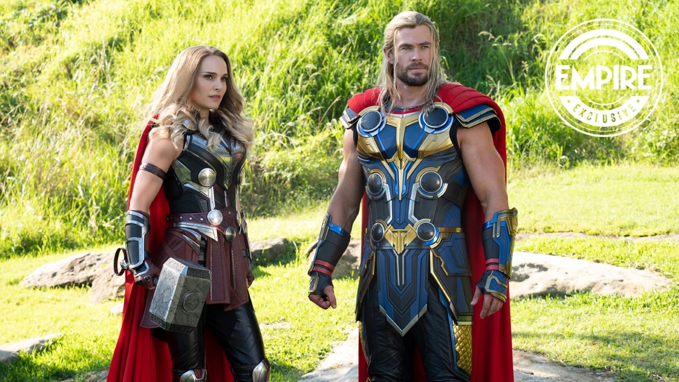 Jane Foster junto a Thor en una nueva imagen de la película Thor Love And Thunder