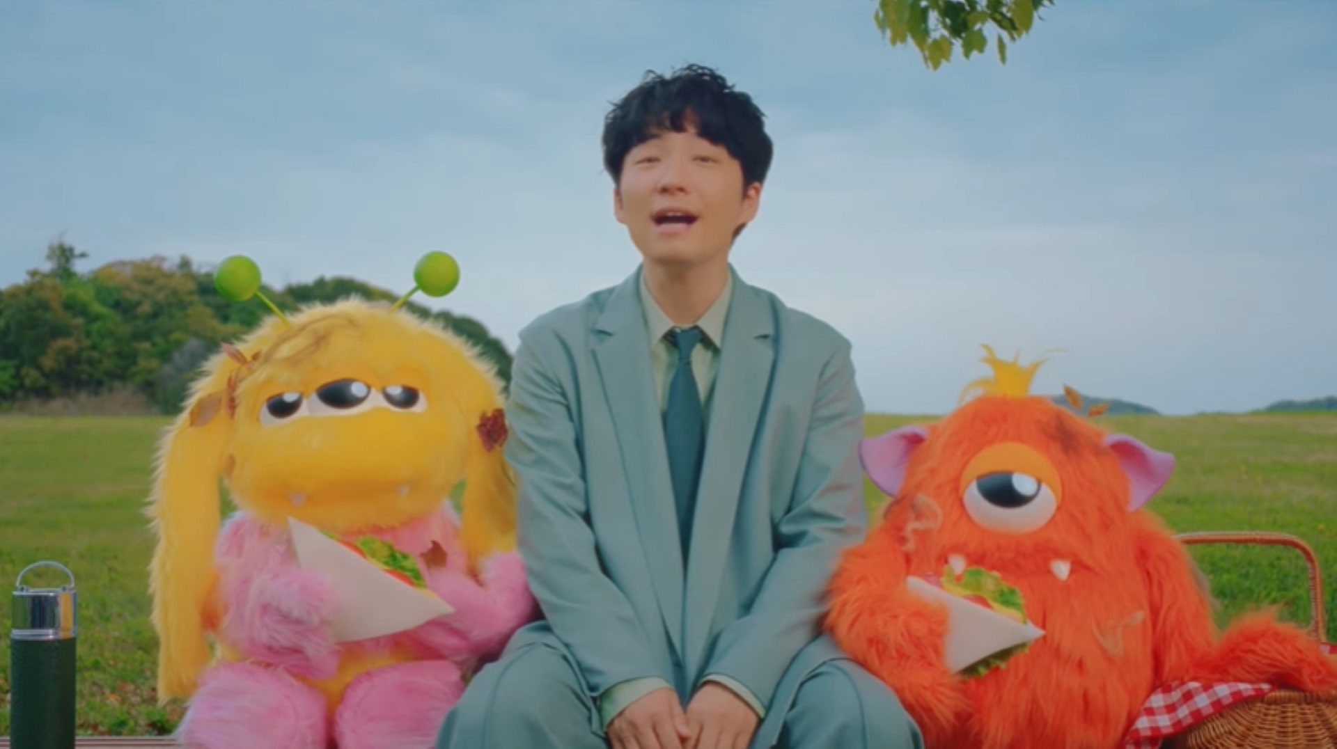 gen-hoshino-publica-el-video-musical-de-su-canci-n-comedy